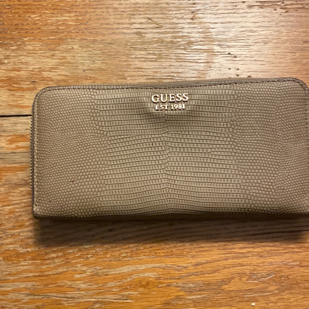 Guess clutch wallet